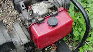 旧的和生锈的水泵发动机12秒视频