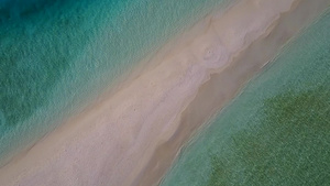 以阳光中白色沙子背景的蓝绿水为主题探索出国海滨海滩14秒视频