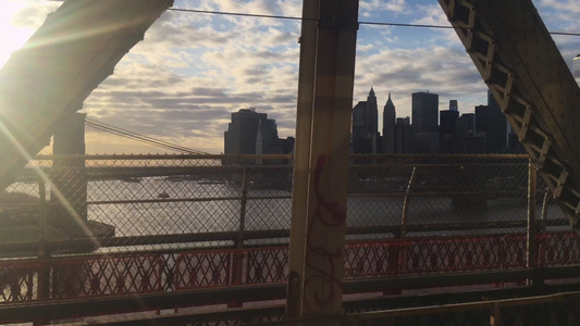曼哈顿桥和布鲁克林桥日落时视频