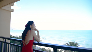 4K海景房阳台上的少女10秒视频