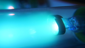 蓝色霓虹灯uv灯泡紫外线抗菌杀菌石英药灯空气消毒净化16秒视频
