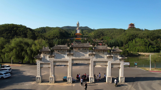 航拍河南5A中原大佛风景区牌坊与景区全景视频视频