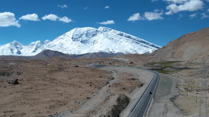 航拍新疆南部昆仑喀喇公路与雪山自然风光视频40秒视频
