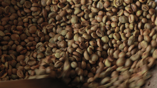 以原始传统烤熟的坚固咖啡种子视频