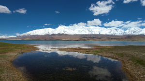 航拍新疆南部5A帕米尔高原景区卡拉库拉胡雪山倒影视频41秒视频