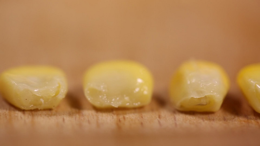 剥下的玉米粒玉米胚芽 视频