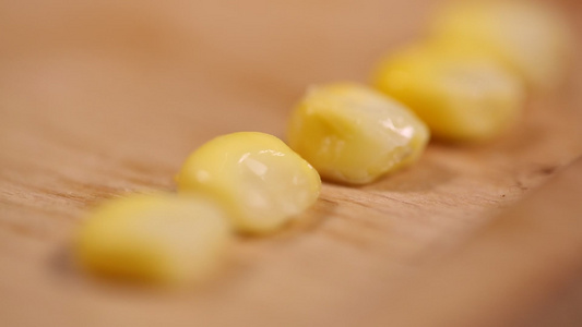 剥下的玉米粒玉米胚芽 视频