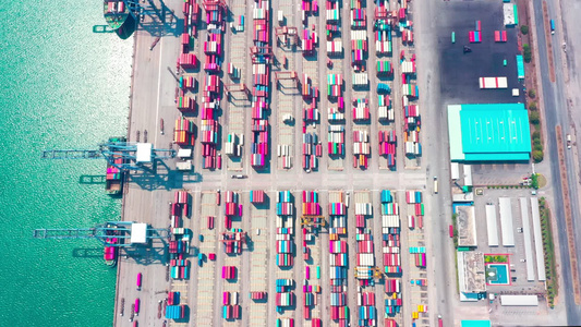 全球海运集装箱鸟瞰图海运集装箱建筑视频