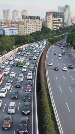 高清航拍广州的城市下班高峰车流车水马龙广州大桥56秒视频