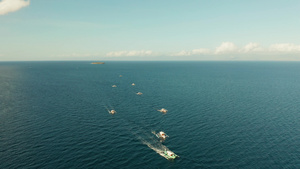 深蓝海中的当地菲利皮诺渔船17秒视频