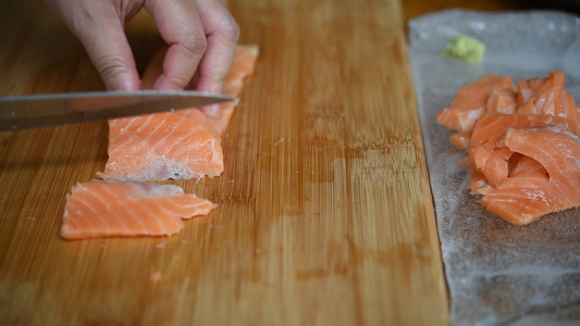 亚麻大厨切日本菜生鱼肉鲑鱼视频