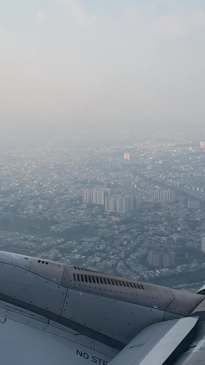 透过机窗拍摄天空云层之上9秒视频