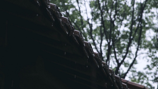 江南风景古风建筑屋檐雨滴升格慢动作高清视频素材视频