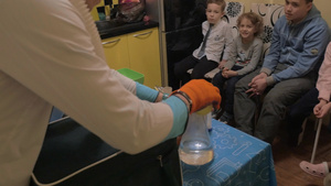 儿童游乐科学实验示范活动49秒视频