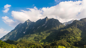 泰国吉昂黑地的山峰11秒视频
