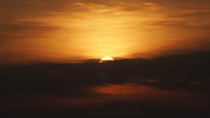 8K实拍夕阳日落云层延时摄影9秒视频