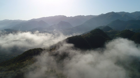 山区云海逆光航拍视频