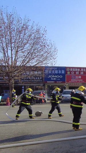 城市消防演习消防员安全灭火素材【该视频无肖像权，请勿商用】消防战士纪念日38秒视频