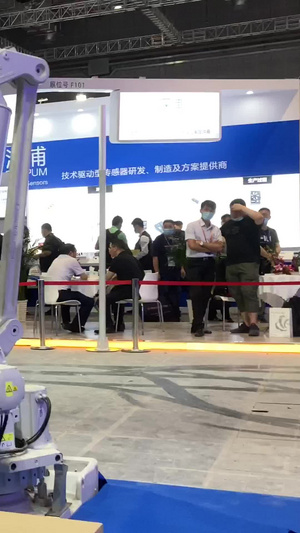 上海工博会展会上仓库机器人【该视频无肖像权无物权，请勿商用】中国国际工业博览会53秒视频