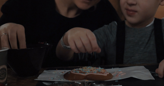 装饰饼干加糖霜视频