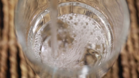 玻璃杯透明杯子酒杯口杯视频