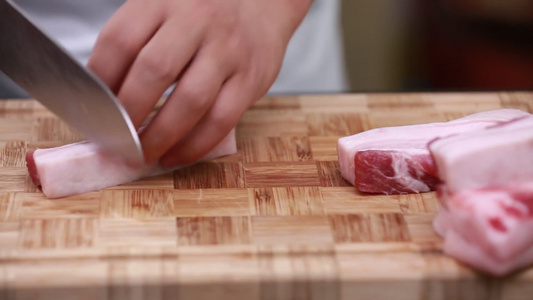 厨师切猪肉[厨工]视频