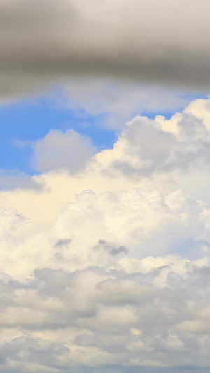 流动的云朵天气现象15秒视频
