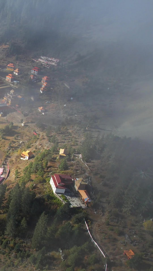 航拍云雾中的川西秘境措卡湖风光视频旅游景点75秒视频