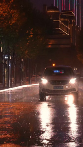 城市下雨夜晚道路交通汽车灯光街景素材交通素材视频