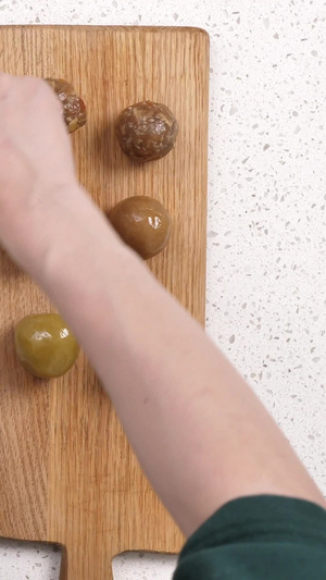 豆沙月饼搓馅团传统美食31秒视频