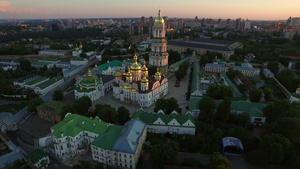 夜间城市风景的基辅Pechersk Lavra23秒视频