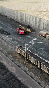 航拍储煤场中的作业车辆制造业视频