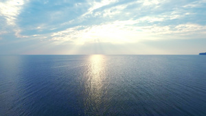 令人惊叹的阳光在海面反射26秒视频