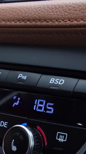 汽车中控台温度调节中控台操作8秒视频