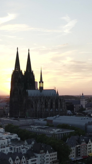 夕阳下的德国科隆大教堂欧洲航拍20秒视频