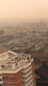 雾霾下的西安古城沙尘暴视频