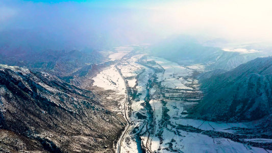 航拍新疆雪山雪景视频