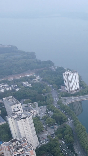 航拍宜居城市生态水域湖滨住宅群居住环境41秒视频