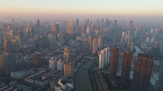 在阳光明媚的清晨上海天线, 浮冰区,中国,空中观察,无人机正在向前飞行,准备射击视频