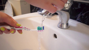 清洁牙刷30秒视频