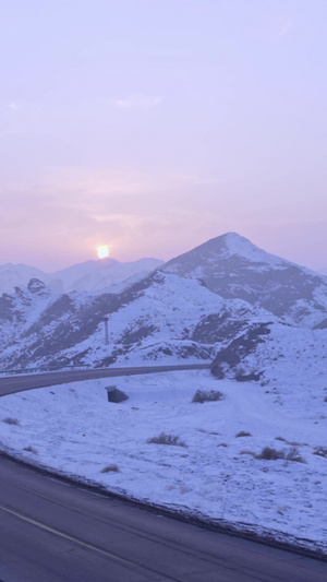冬天驾驶山路的第一视角旅游景点11秒视频