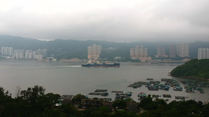 一艘货轮在香港维多利亚港湾13秒视频