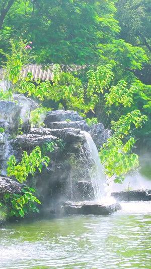 湖景仙气瀑布新中式园林53秒视频