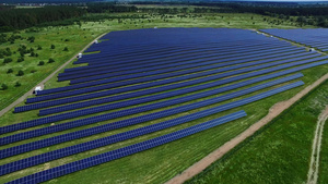 工业太阳能发电农场,从太阳中产生清洁可再能源15秒视频