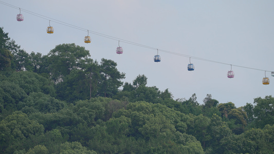 城市旅游登山缆车索道娱乐休息亲子家庭陪伴4k素材视频