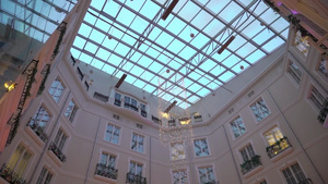 旅馆大楼的天窗14秒视频