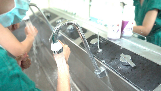 4k高清高质量医生手术前洗手视频