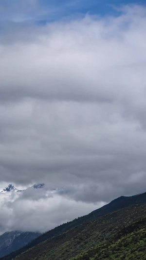 流云雪山自然风光延时拍摄川西雪山9秒视频