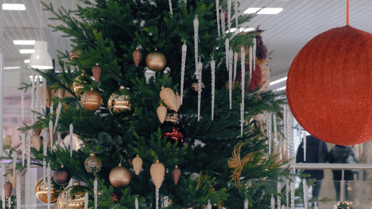 圣诞节商场装扮的圣诞树视频