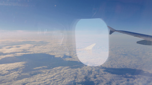 飞机外的云层景象9秒视频